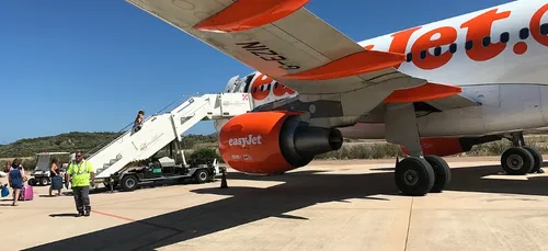 Prison avec sursis après les violences dans l’avion à Roissy (VIDEO)
