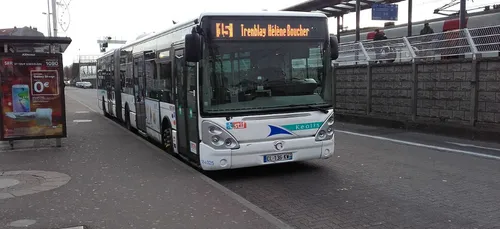 Deux jeunes à scooter meurent sous un bus en Seine-Saint-Denis