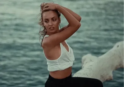 Carla Ginola : la fille de David Ginola topless et torride en...