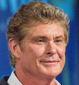 David Hasselhoff (Alerte à Malibu) va bientôt se marier…avec une fan !