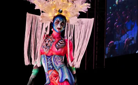 Steek : le Français champion du monde de bodypainting avec des...