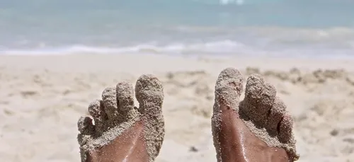 Plage : l’astuce étonnante pour ne plus avoir de sable coincé entre...