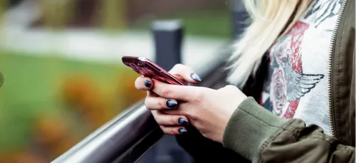 Le parlement donne son feu vert pour interdire les téléphones à...