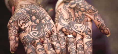 Tatouage : une mère alerte les touristes sur les dangers du henné...