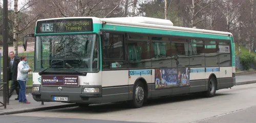 Paris : un cycliste poignarde mortellement un usager dans un bus