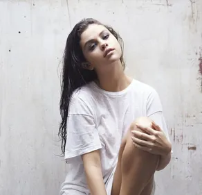 Quand Selena Gomez se fait passer pour une serveuse dans un...