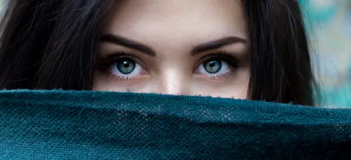 Extension de cils : attention danger ! (photos)