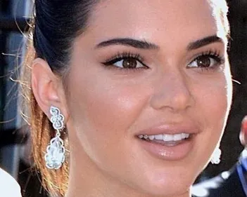 Kendall Jenner se dévoile VRAIMENT topless et elle est sublime...