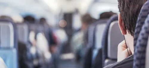 Un champion de boxe empêche un déséquilibré de détourner un avion