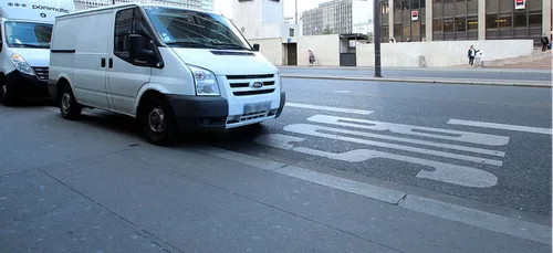 Clichy : un homme alcoolisé repeint les couloirs de « bous »