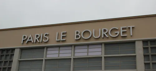 Des touristes russes dépouillés à leur arrivée au Bourget