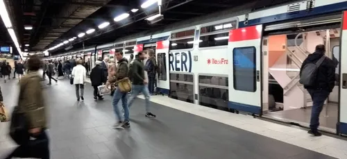 RER A : 1400 voyageurs bloqués dans un tunnel pendant plusieurs heures