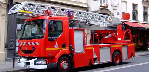 Paris : un enfant sauve sa mère en appelant les pompiers (vidéo)