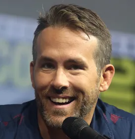 Ryan Reynolds se moque du tournage de "6 Underground" dans une...