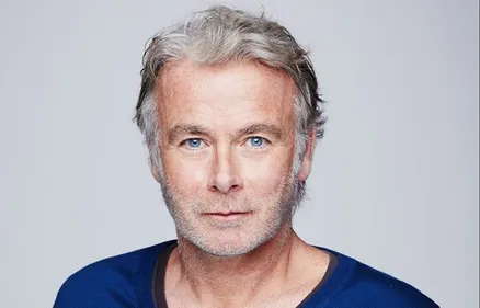 Quand Franck Dubosc se métamorphose en Francis Lalanne, c'est très...