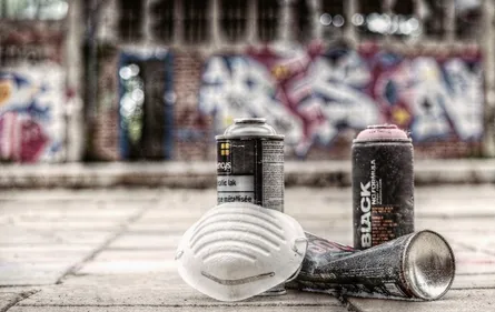 Adjugée aux enchères pour 1,2 million, une œuvre de Banksy...