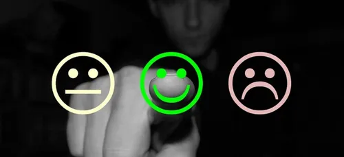 Elle envoie une enquête de satisfaction à ses ex, et c'est hilarant !