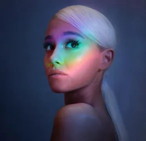 Ariana Grande recouvre son tatouage « Pete » d'une façon...