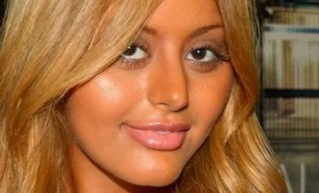 Zahia Dehar offre une photo terriblement sexy à ses fans (photo)