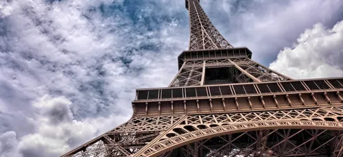 Un morceau de la Tour Eiffel est à vendre