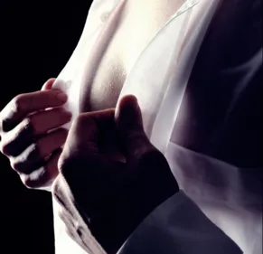 Les facteurs posent nus pour leur calendrier sexy (Vidéos)