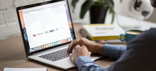 Il vole l’ordinateur d’un étudiant et lui envoie un mail d’excuses