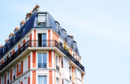 Paris : inauguration de 75 logements sociaux sur ressorts