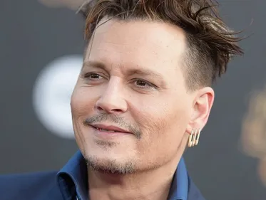 Johnny Depp : ce baiser avec une businesswoman qui rend fou les...