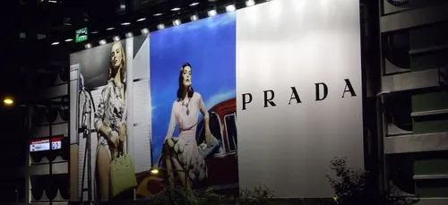 Accusé de « black face », Prada retire son singe noir avec de...