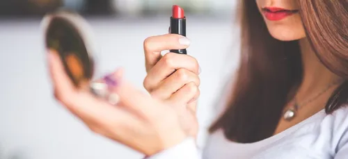 Les pires tendances « beauté » de l’année 2018 (Vidéos)