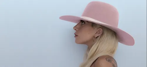 Lady Gaga : Céline Dion se déchaîne pendant son concert (Vidéo)