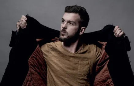 Claudio Capéo : en plein burn-out, le chanteur avoue avoir pensé au...