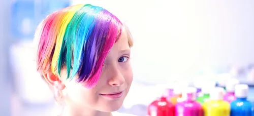 Un collège privé de Créteil interdit les cheveux colorés aux élèves
