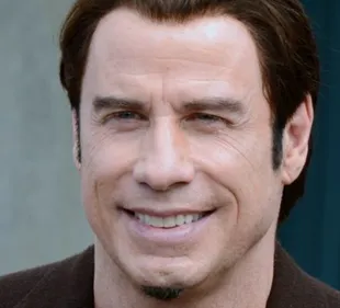 John Travolta est méconnaissable avec sa nouvelle coupe de cheveux...