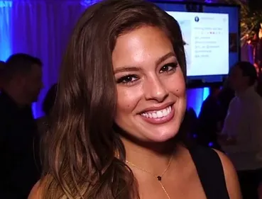 Ashley Graham dénonce les régimes faits après les fêtes dans une...