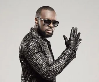 Maître Gims retire ses lunettes dans une nouvelle vidéo !