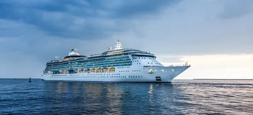 Un homme interdit de croisières après s’être jeté du 11ème pont...