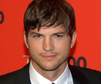 Ashton Kutcher donne son numéro de téléphone sur Twitter !