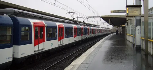 RER A : la ligne perturbée par du liquide inflammable sur les voies
