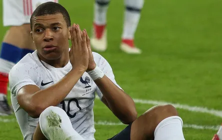 RER C : Kylian Mbappé visé par un tag raciste, antisémite et homophobe