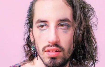 Lomepal invite un artiste en hologramme pendant ses concerts (Vidéos)