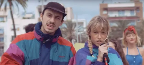 Angèle : un office du tourisme parodie le clip « Tout Oublier »...