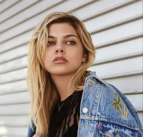 Louane change de look capillaire ! (Photos)