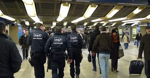 RER C : un homme soupçonné d’une cinquantaine de tags antisémites
