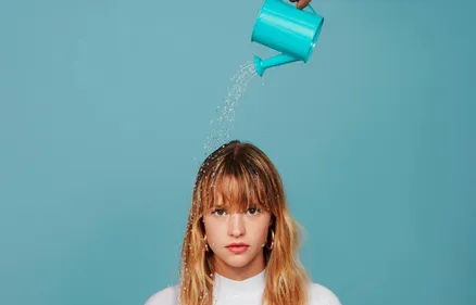 Angèle fait une cover de son propre tube « Balance Ton Quoi » (Vidéo)