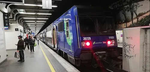 « 40 notifications le temps d’une pause pipi » : la CM du RER D...