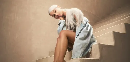 Ariana Grande dévoile un morceau inédit sur scène (Vidéo)