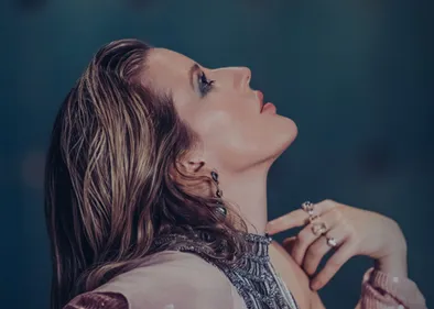 Ellie Goulding dévoile un extrait de sa chanson écrite pour la...