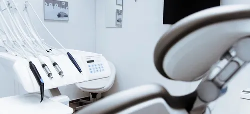 Hauts-de-Seine : une femme accuse son dentiste de viol