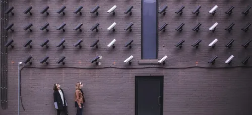 Une famille découvre avec effroi une caméra cachée dans son Airbnb